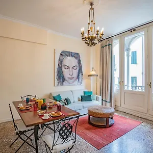 Ca' Grassi 2 Charming Balcony Apartment